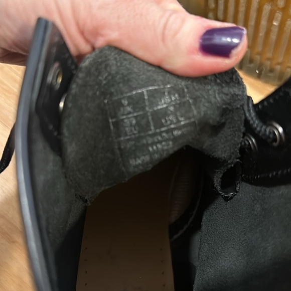 Doc marten 1460 black lace up 8 hole boots EUC size 7 US-M/ 38 EU / 8US-L - Picture 3 of 16